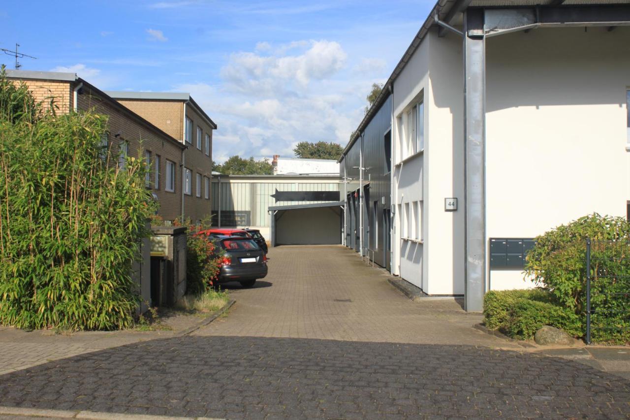 R B Apartment Am Airport Hamburg - 1-4 Personen - Kueche - Smart Tv - Waschmaschine - Perfekt Fuer Geschaeftsreisende Oder Familien Dış mekan fotoğraf